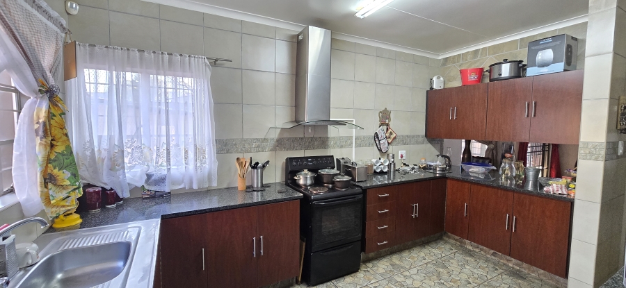 4 Bedroom Property for Sale in Geelhoutpark North West